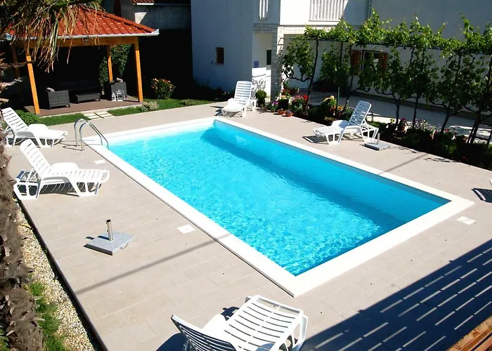 Filipovic Apartments With Pool