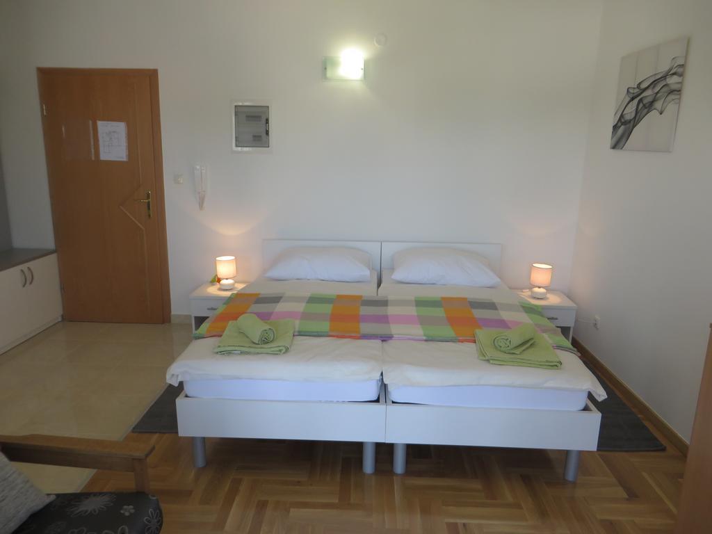 Apartment Filipovic With Pool Biograd Na Moru