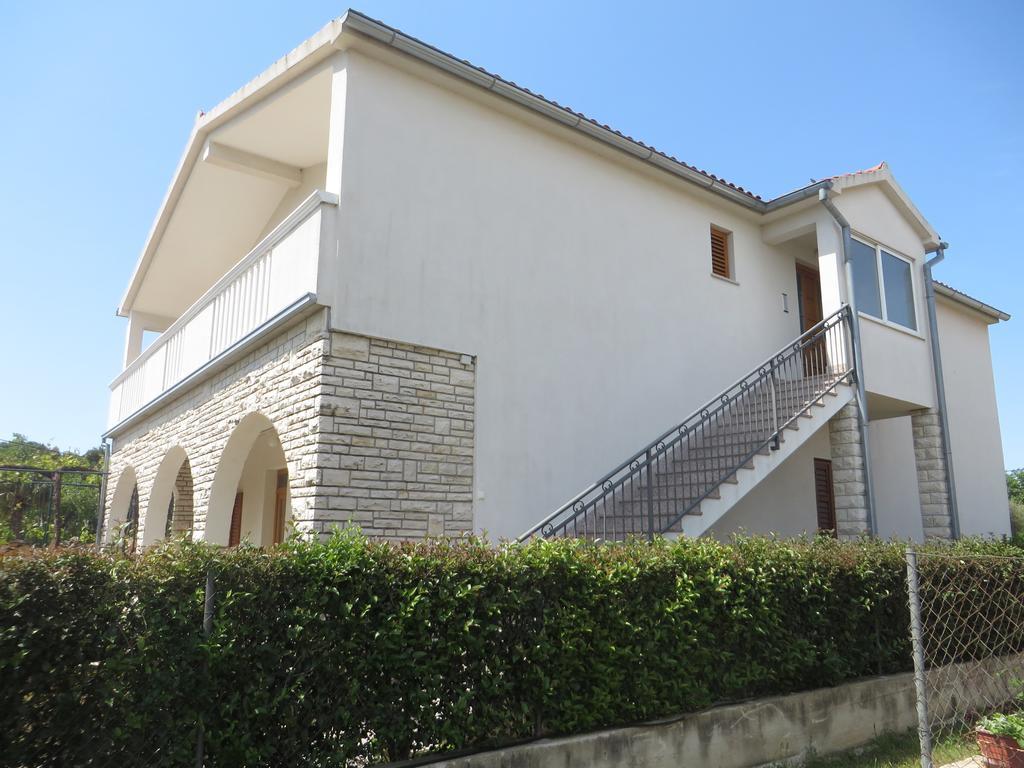 Apartment Filipovic With Pool