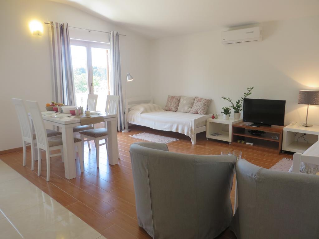 Apartment Filipovic With Pool