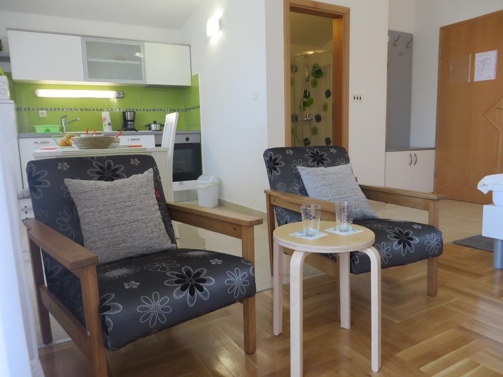 Apartment Filipovic With Pool Biograd Na Moru
