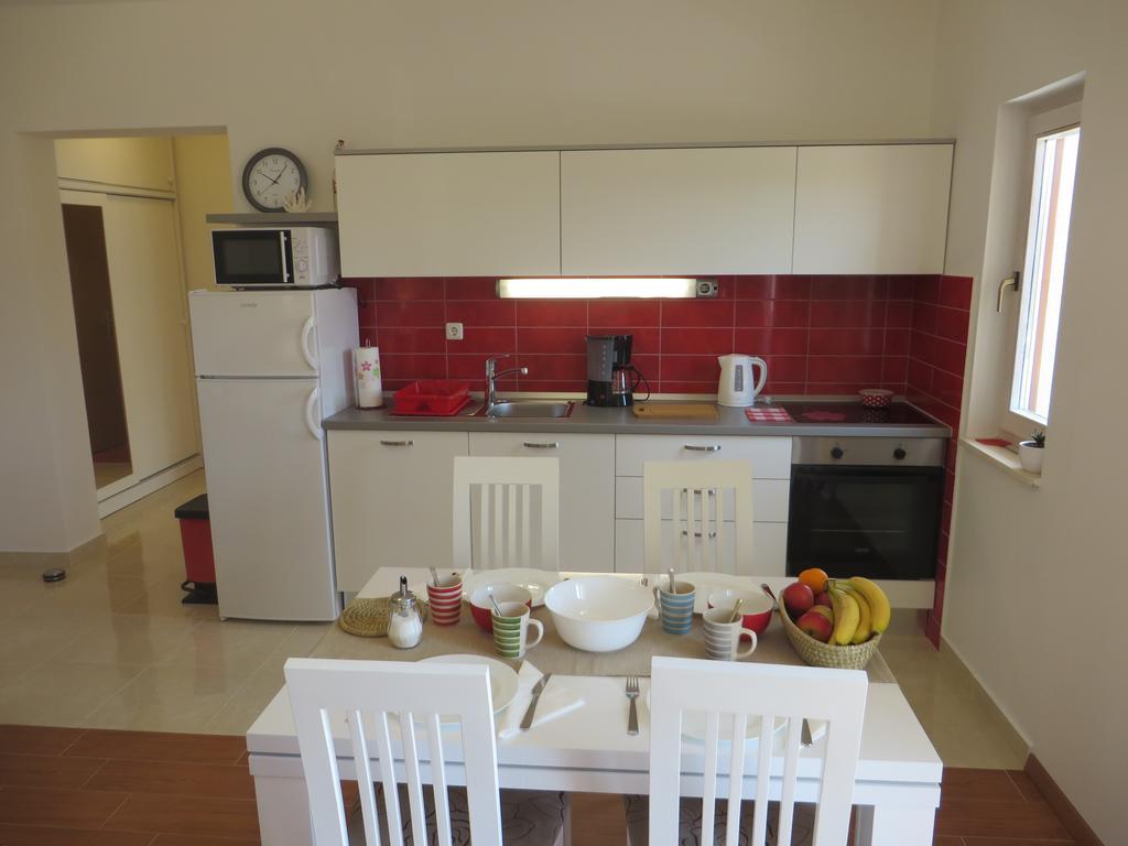 Apartment Filipovic With Pool